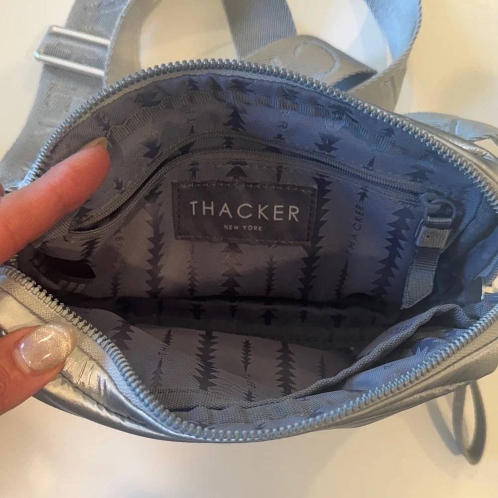 Chic Silver Crossbody Bag - Picture 2 of 3